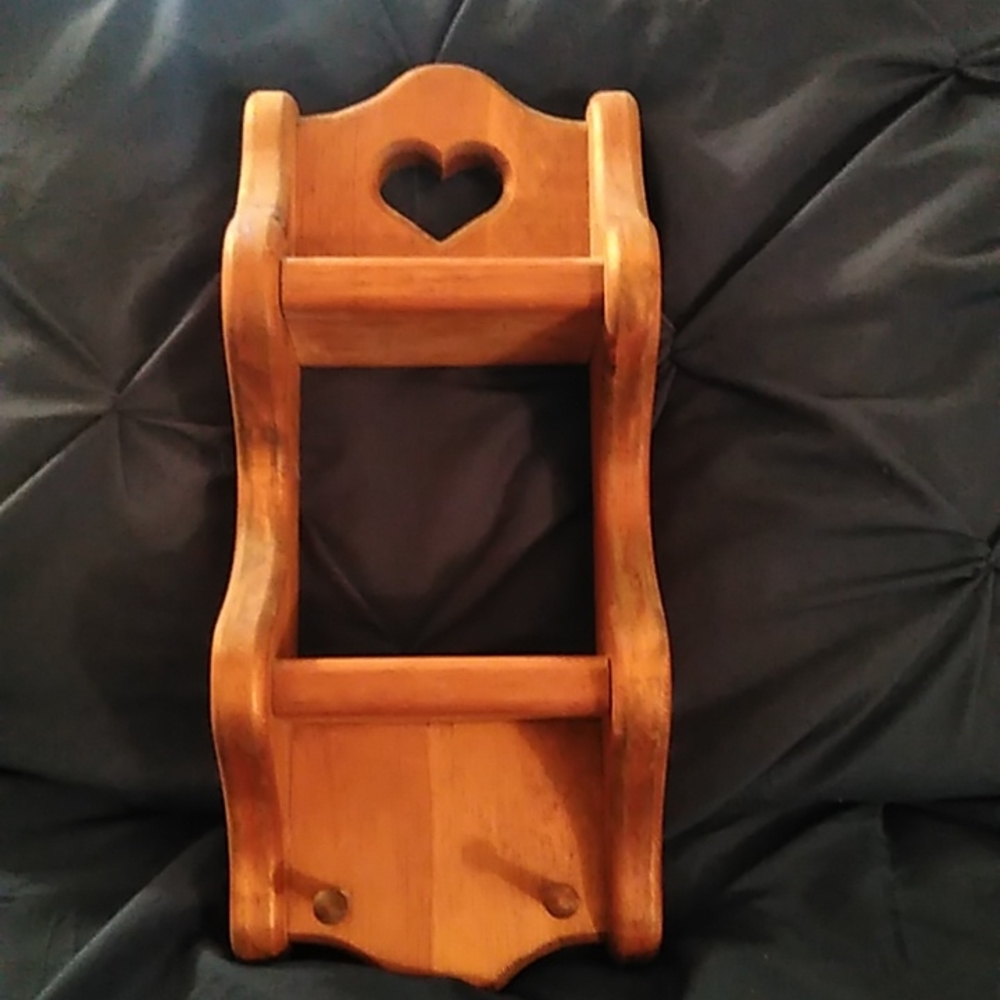 Two tier wooden mini heart shelf with pegs